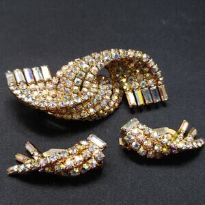 Mid Century Aurora Borealis Rhinestone Brooch Earring Set Gold Tone
